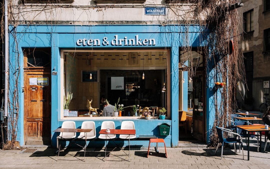 blue and white Eten & Drinken store front during daytime