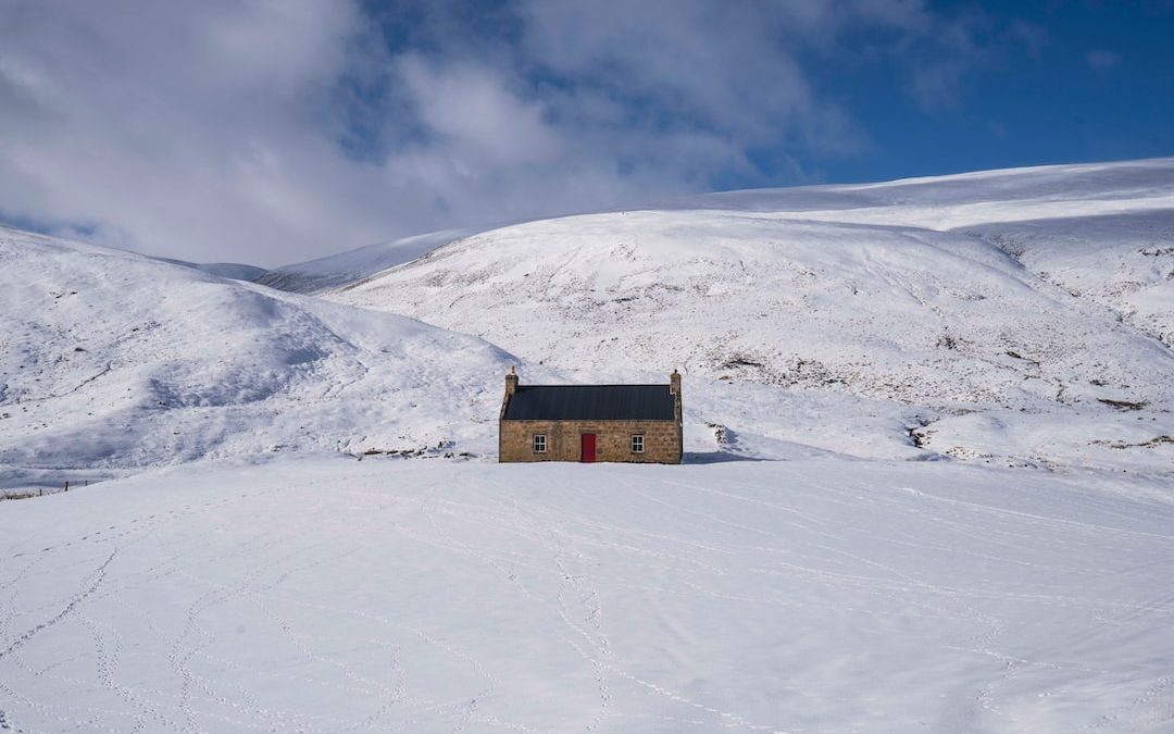 a small building in a snowy area