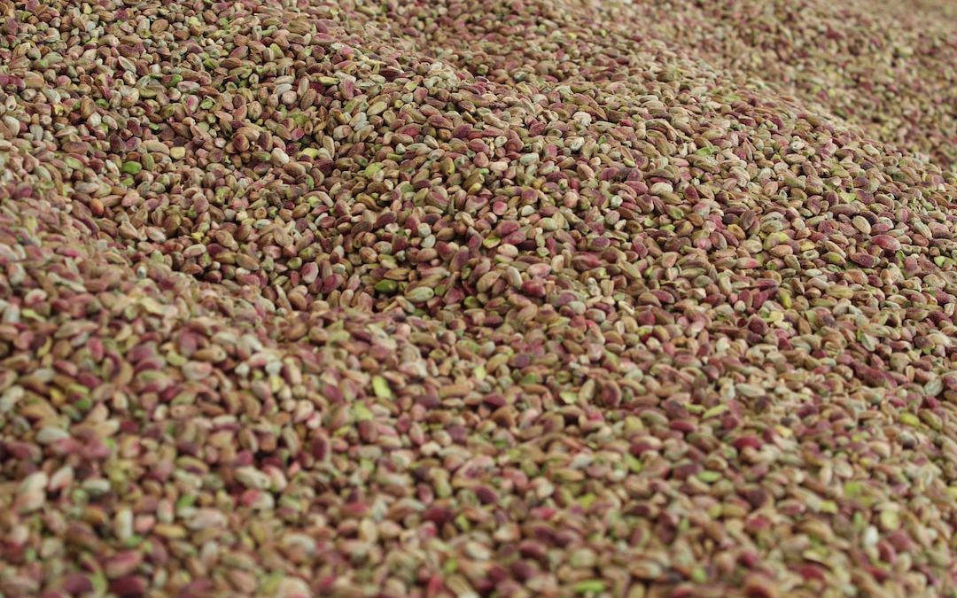 a large group of small pink and white objects