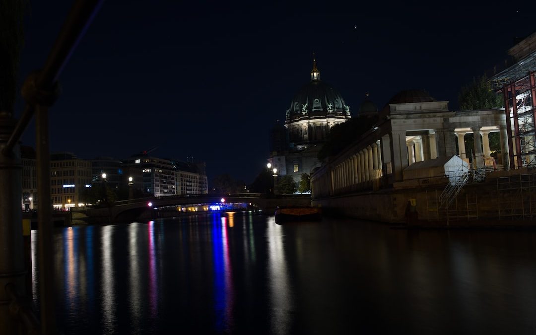 a river that has some lights on it