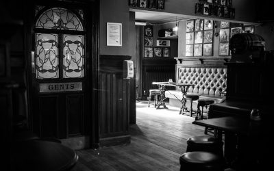 Exploring Edinburgh’s Historic Pubs and Bars