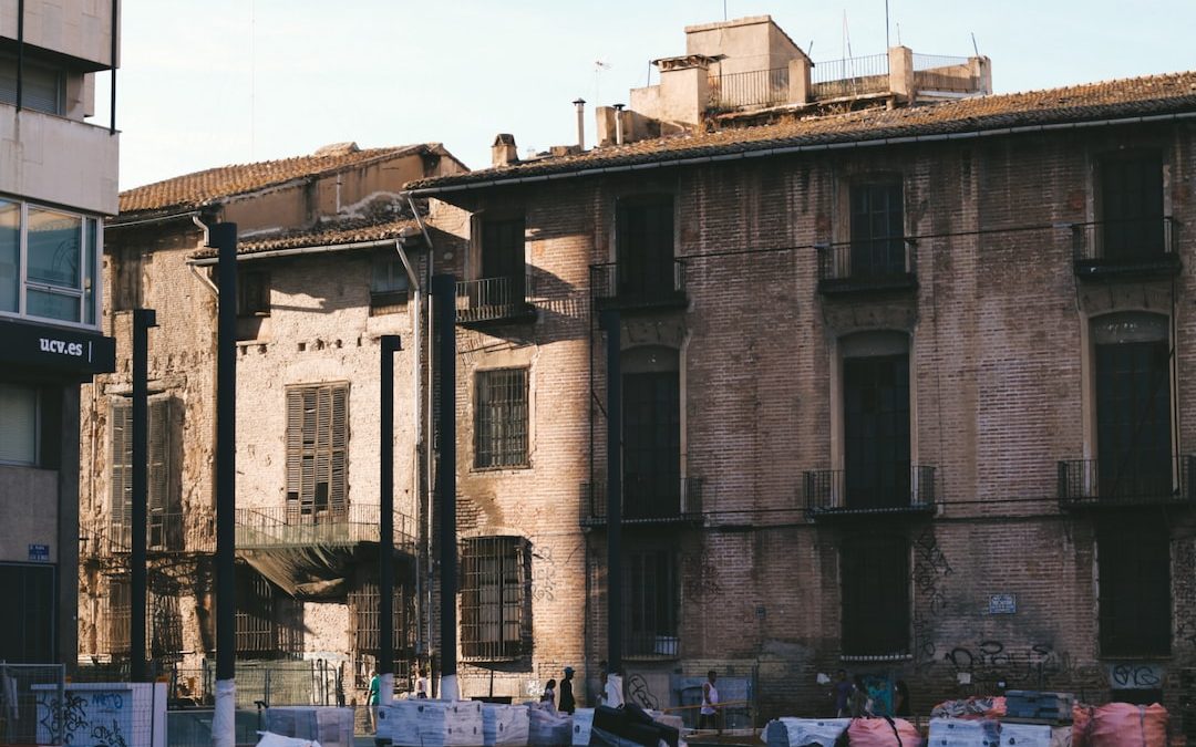 an old building with a lot of windows and balconies