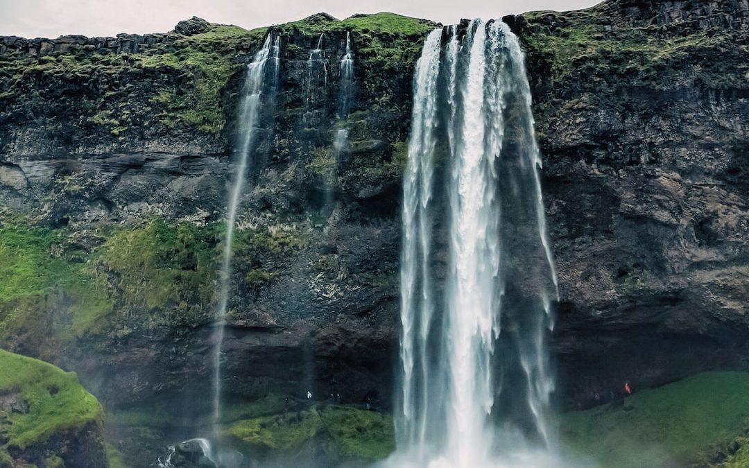 Exploring Iceland’s Natural Wonders at Night