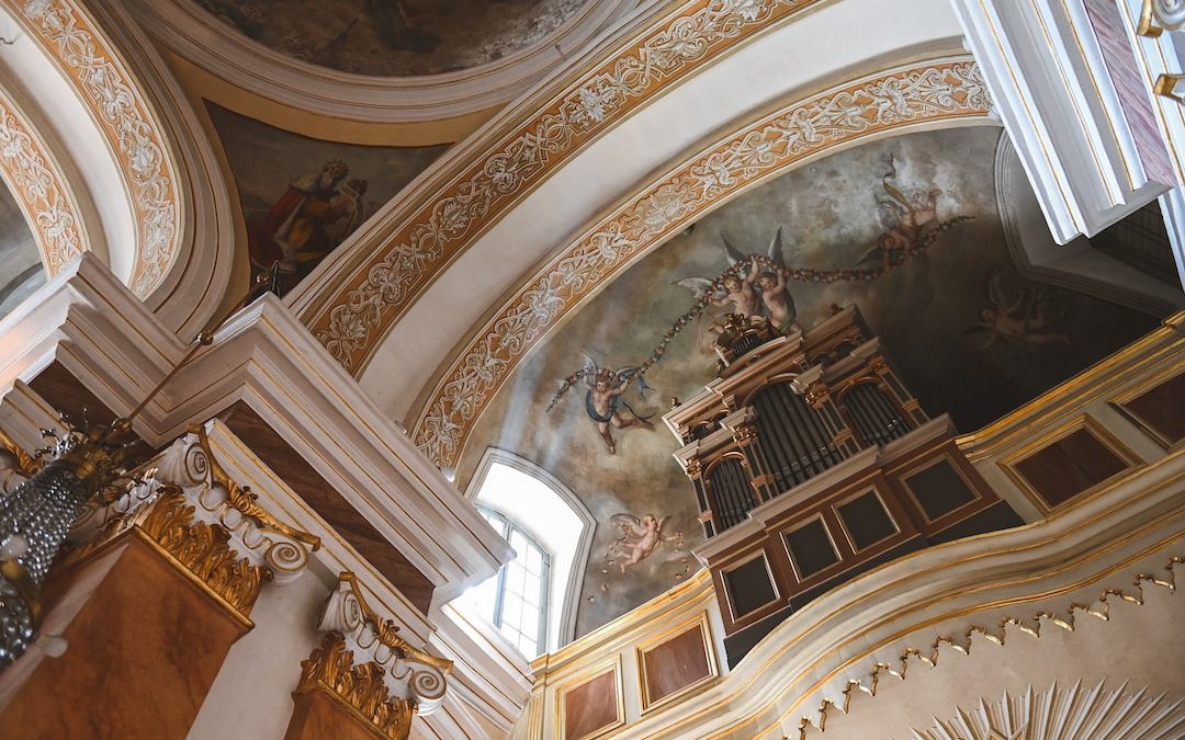 the ceiling of a church with a painting on it