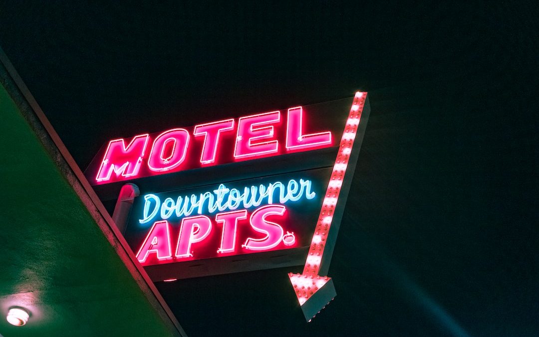 turned-on Motel Downtowner Apartments neon light signage