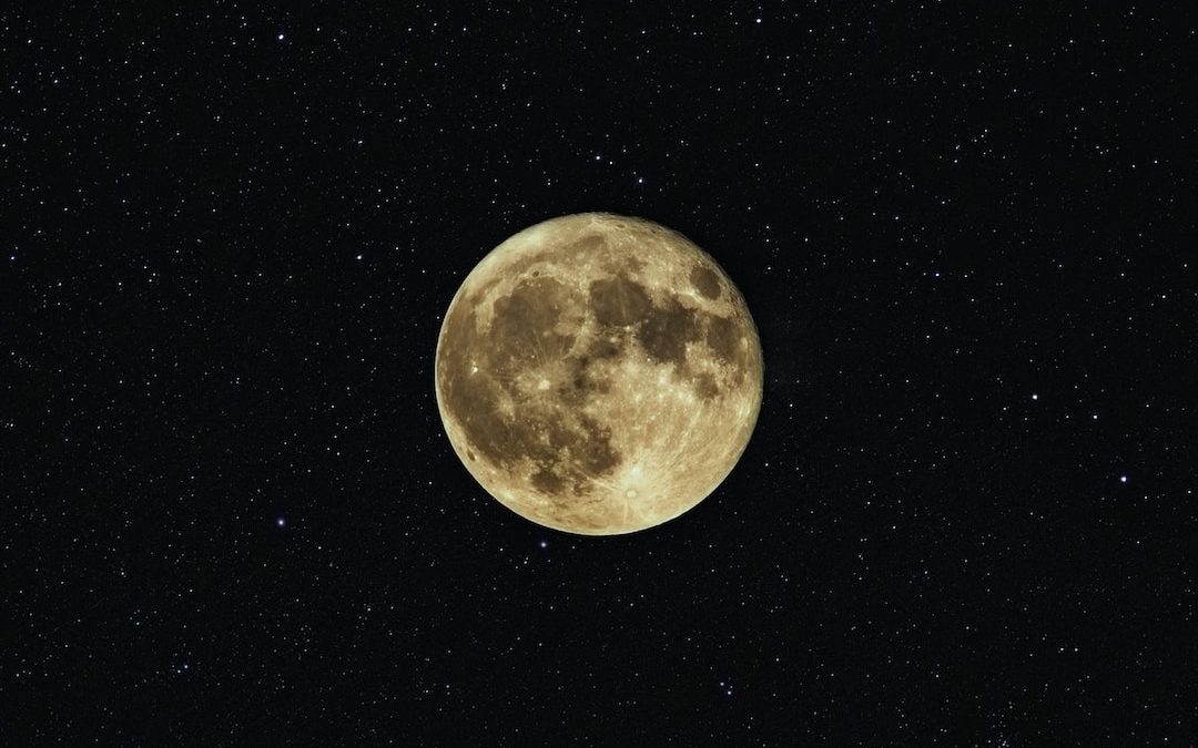 close up photography of moon