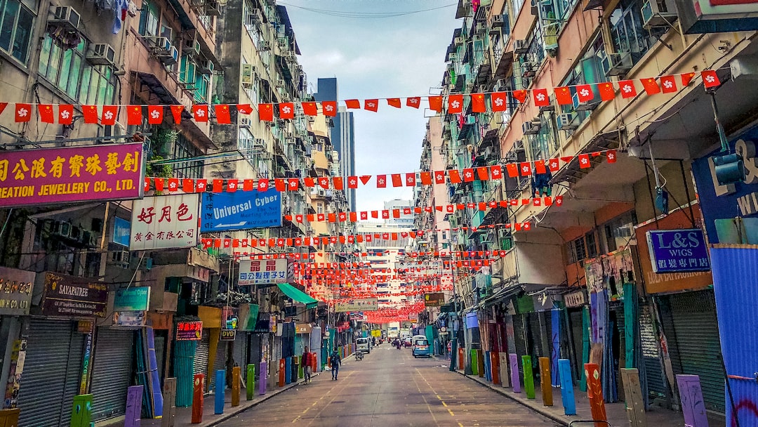 Exploring the Street Markets of Hong Kong at Night