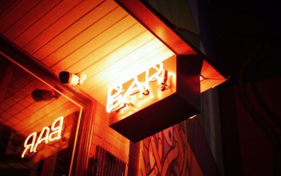 Exploring the Bars and Restaurants of Williamsburg, VA at Night