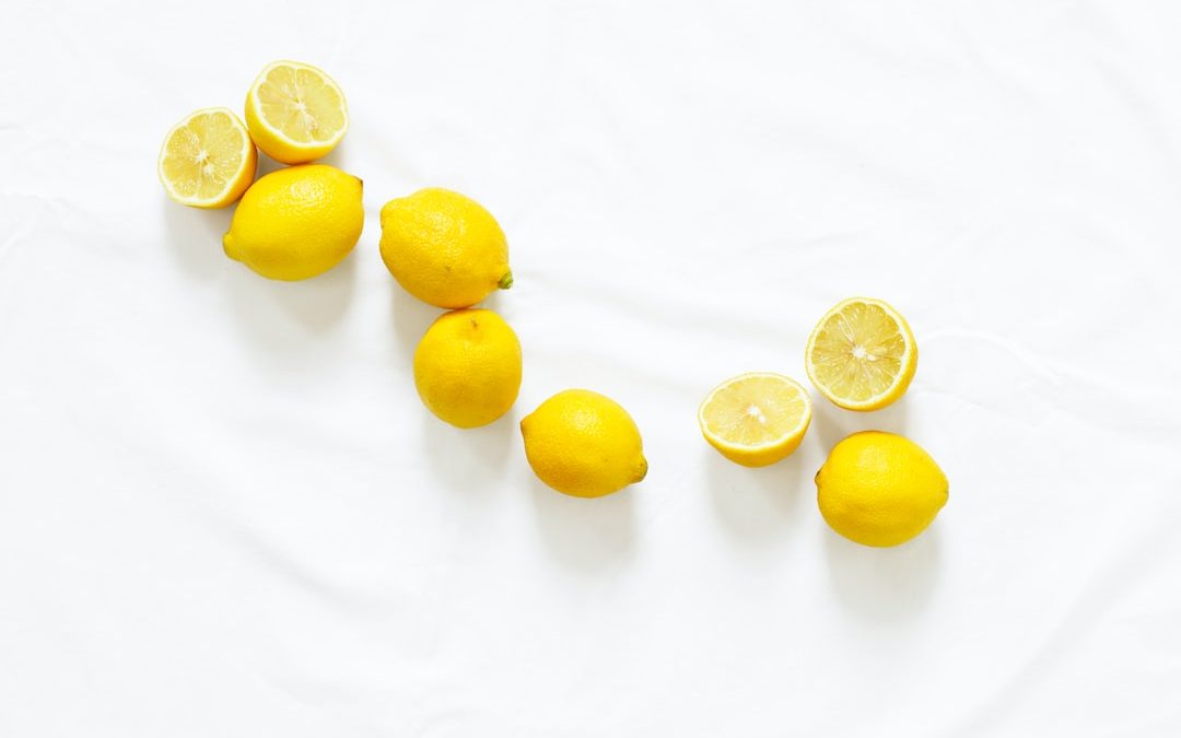 bunch of sliced American lemon